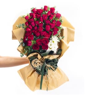 41 Kırmızı Gül ve Papatyalar