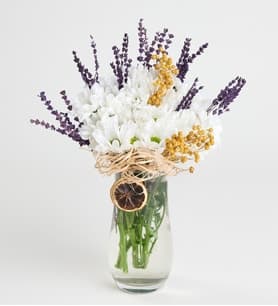 Cam Vazoda Beyaz Papatyalar