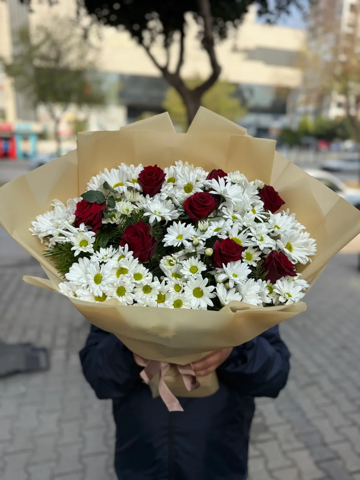 Beyaz Papatya ve Gül 