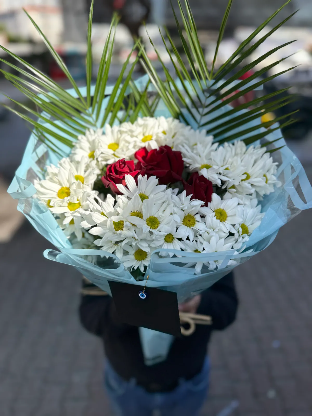 Beyaz Papatya Ve Güller 