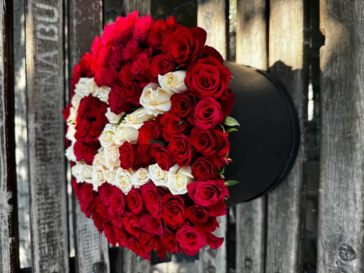 Canlı Gül Kutuda Baş Harf