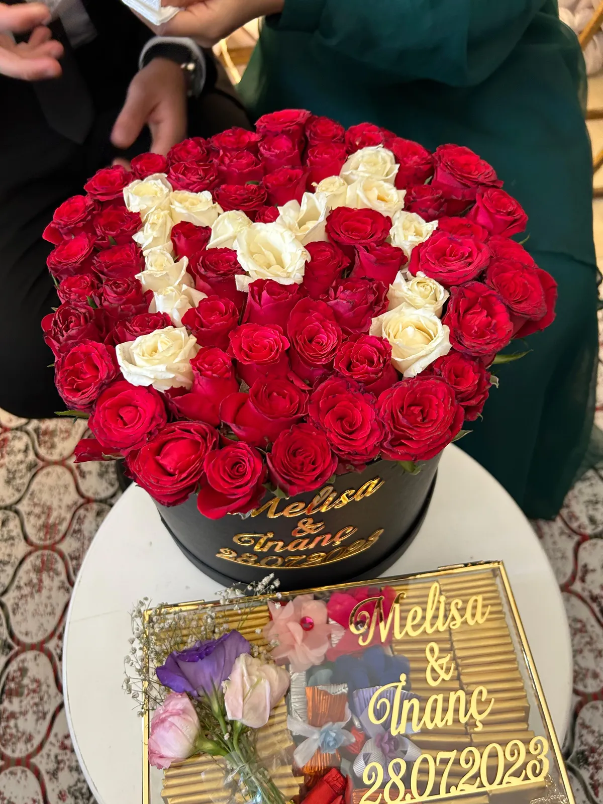 Kutuda Gül ve isteme Çikolatası 